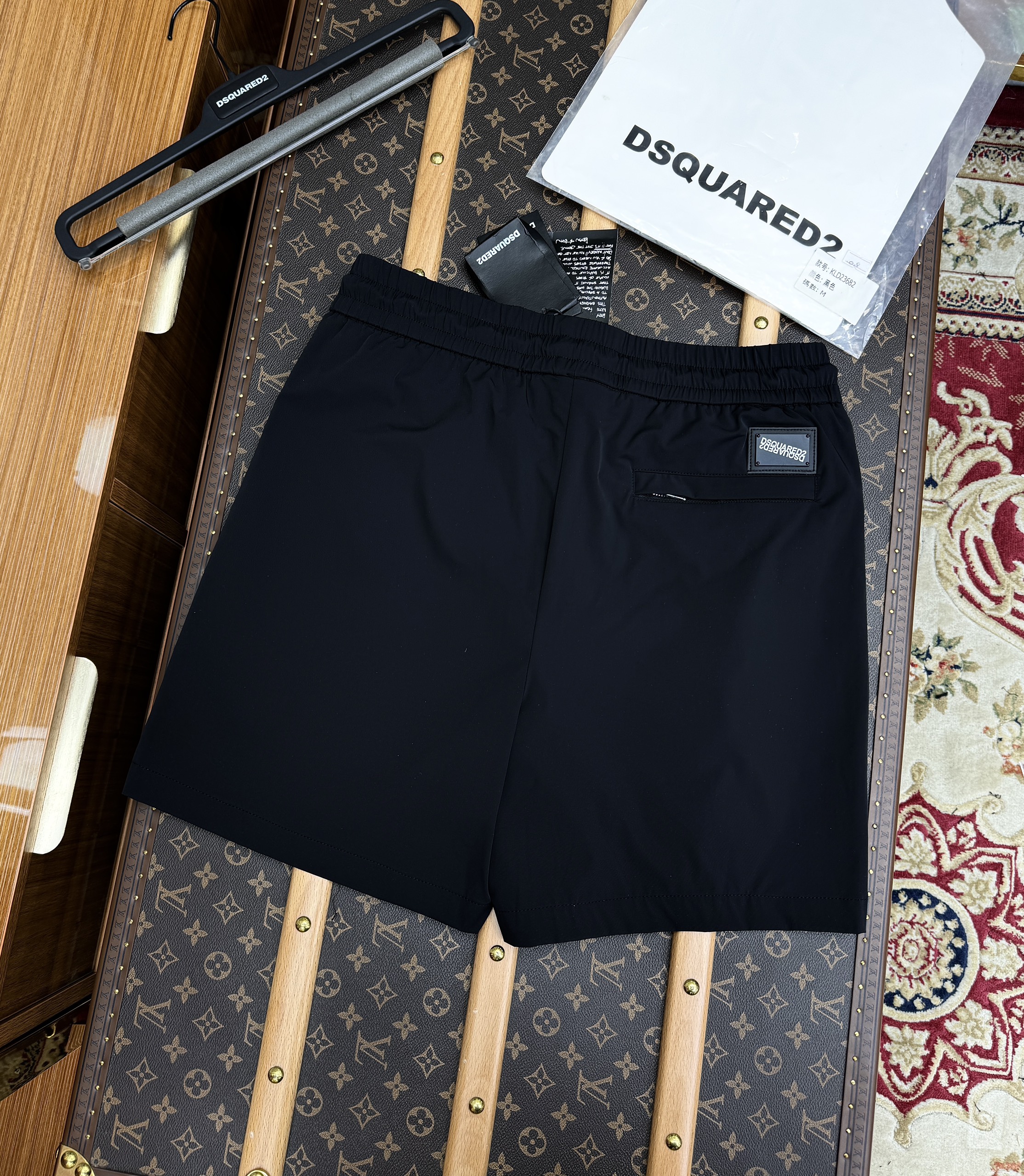 Quần short gió Dsquared2 DSQ2 họa tiết tag huy hiệu thêu Like Auth 1-1 on web CD